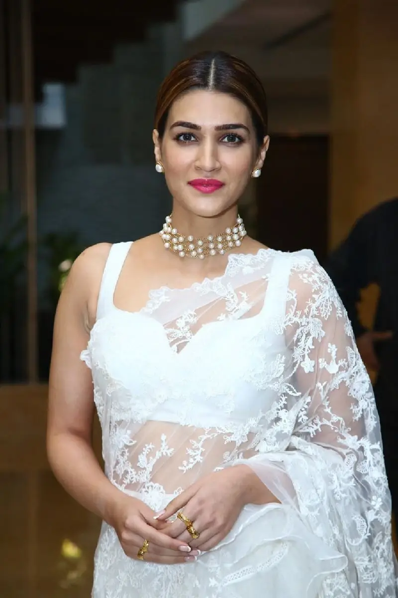 Kriti Sanon Charming Stills In White Saree Sleeveless Blouse